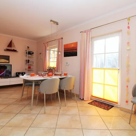 Appartementanlage Uns Strandhus 11 *